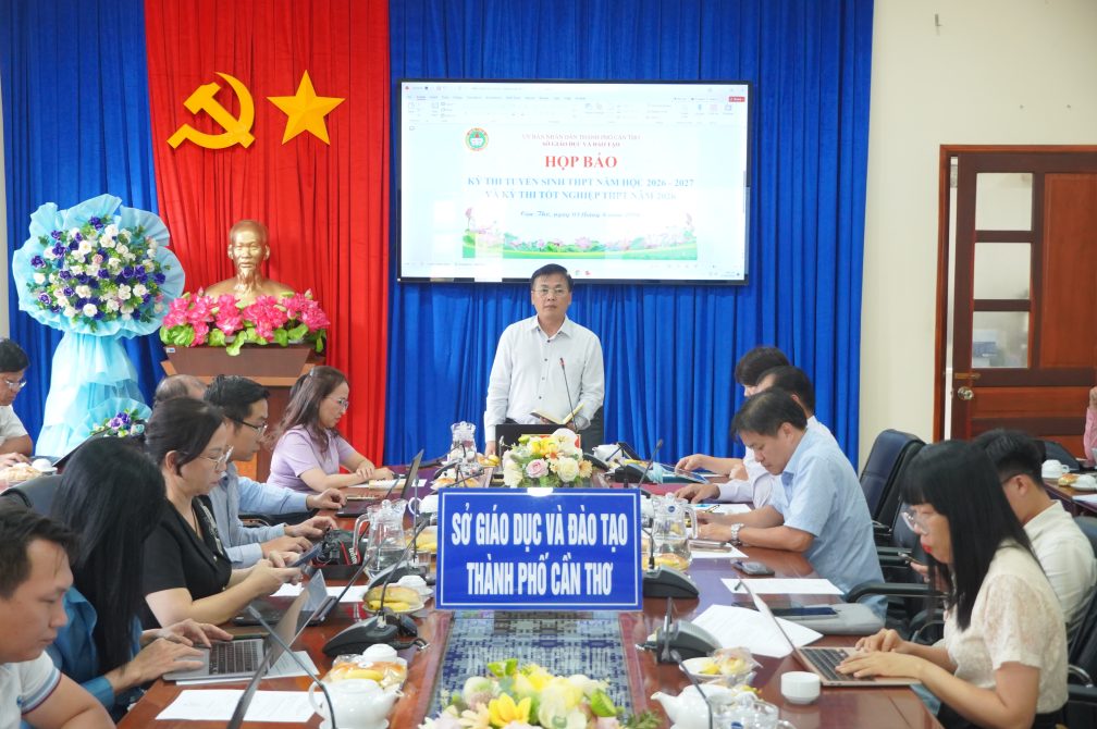 Thí sinh đeo máy trợ thính phải qua xác minh của công an trước ngày thi