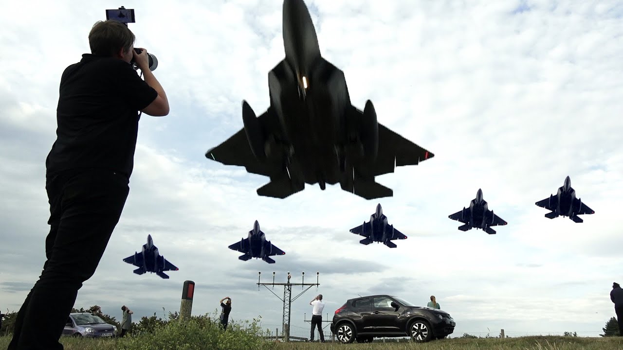 Watch five F-22 Raptors arrive - then the formation takes over