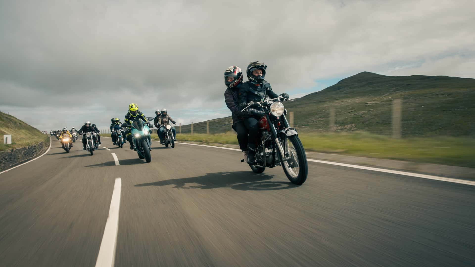Norton Motorcycles’ TT heritage celebrated with all-female legacy lap ...