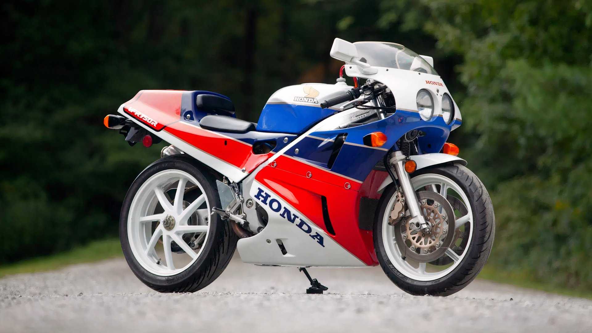 1988 Honda VFR750R RC30