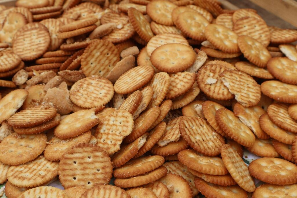 RITZ just launched a sweet and salty drizzled mini in Canada and people ...