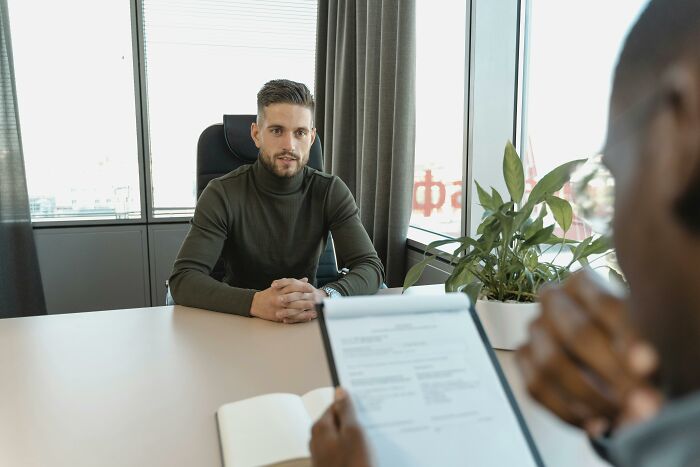 People share 36 major job interview red flags they saw