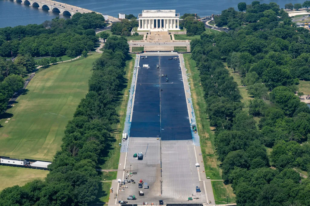 Watch live: Crews turn pump on to refill Reflecting Pool after renovations