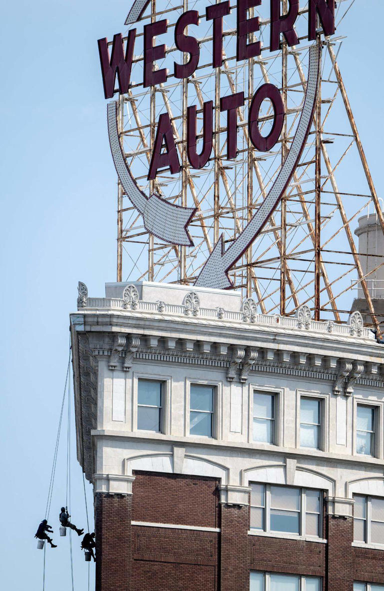 Kansas City strikes deal to relight historic Western Auto sign. Will it ...