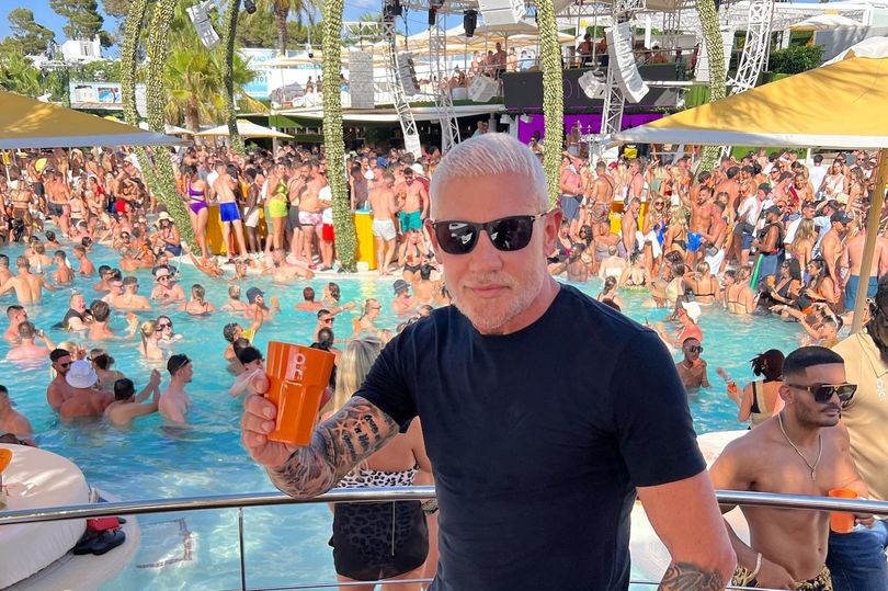Wayne Lineker Calls Dean Gaffney 'King of Freebies'
