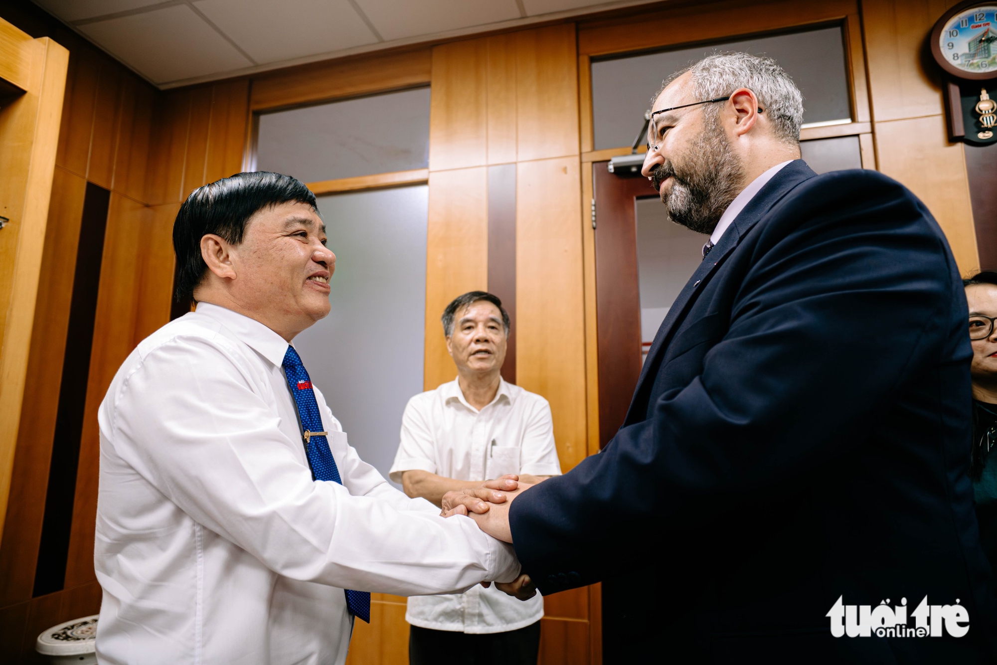 Tổng lãnh sự Nga thăm báo Tuổi Trẻ