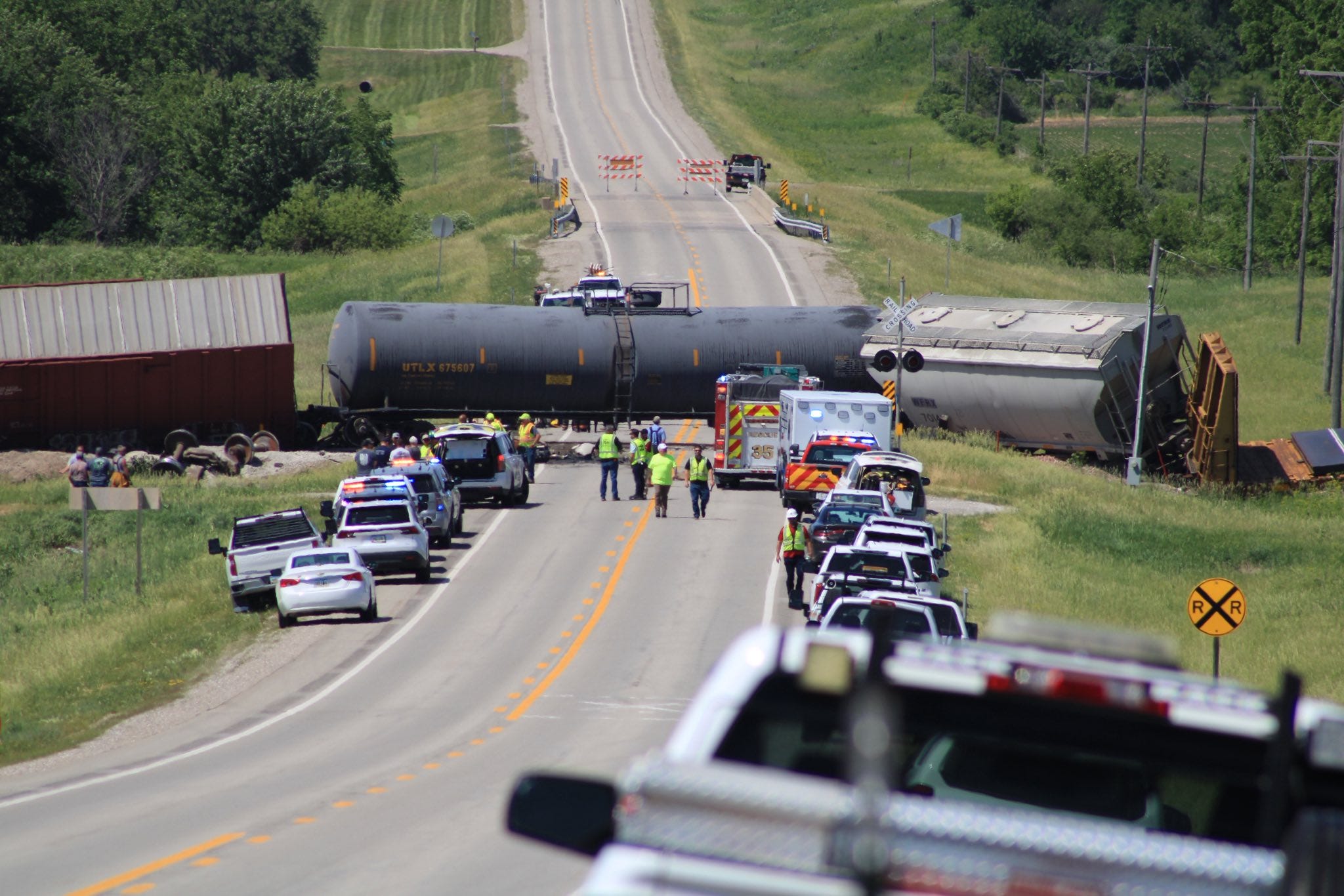 Poweshiek County train crash, derailment kills one, injures another