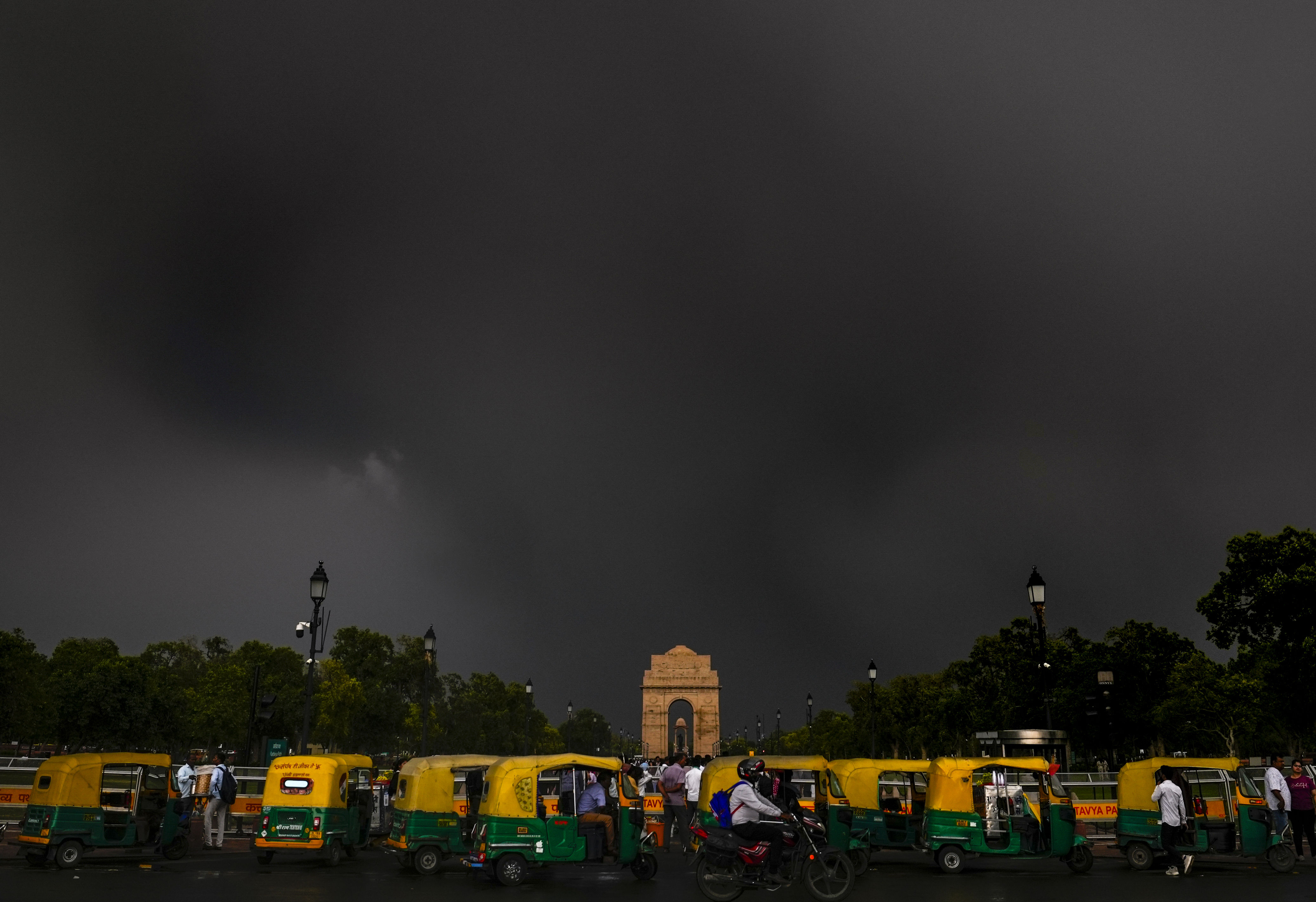 Thunderstorms, rain, strong winds lash Delhi; red alert issued, locals ...