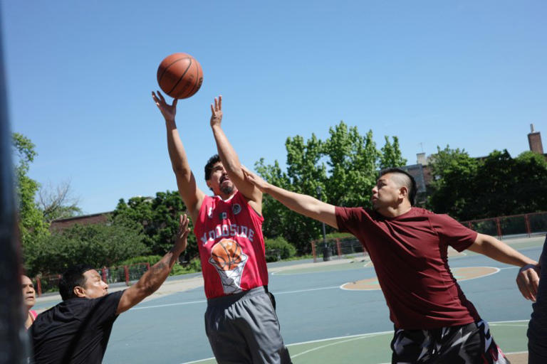 Queens apostle of the ‘swoosh’ restores netless rims in city parks