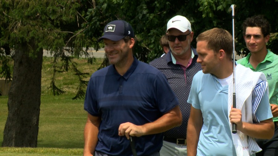 Tony Romo, former Cowboys QB & NFL broadcaster, hits links in FW