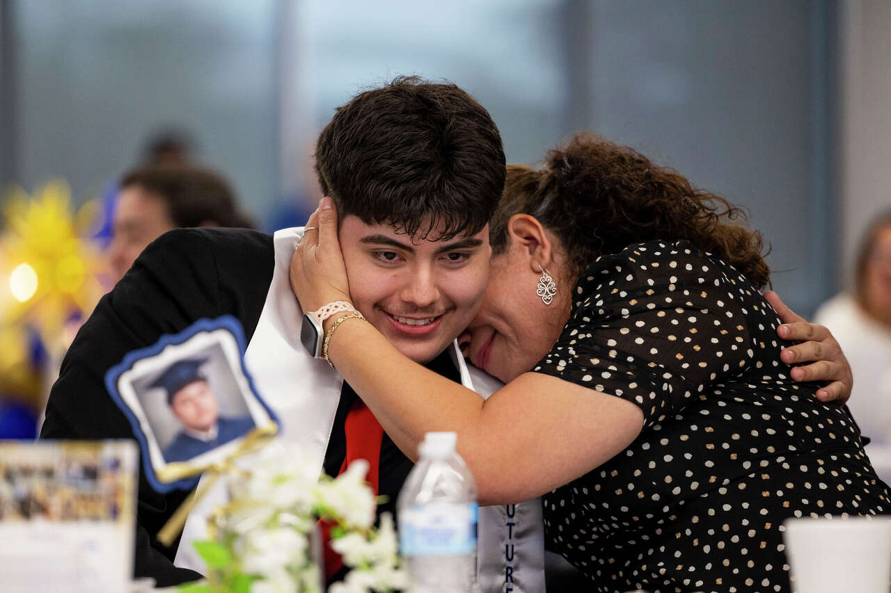 SAISD bets homegrown students will become teachers who stay