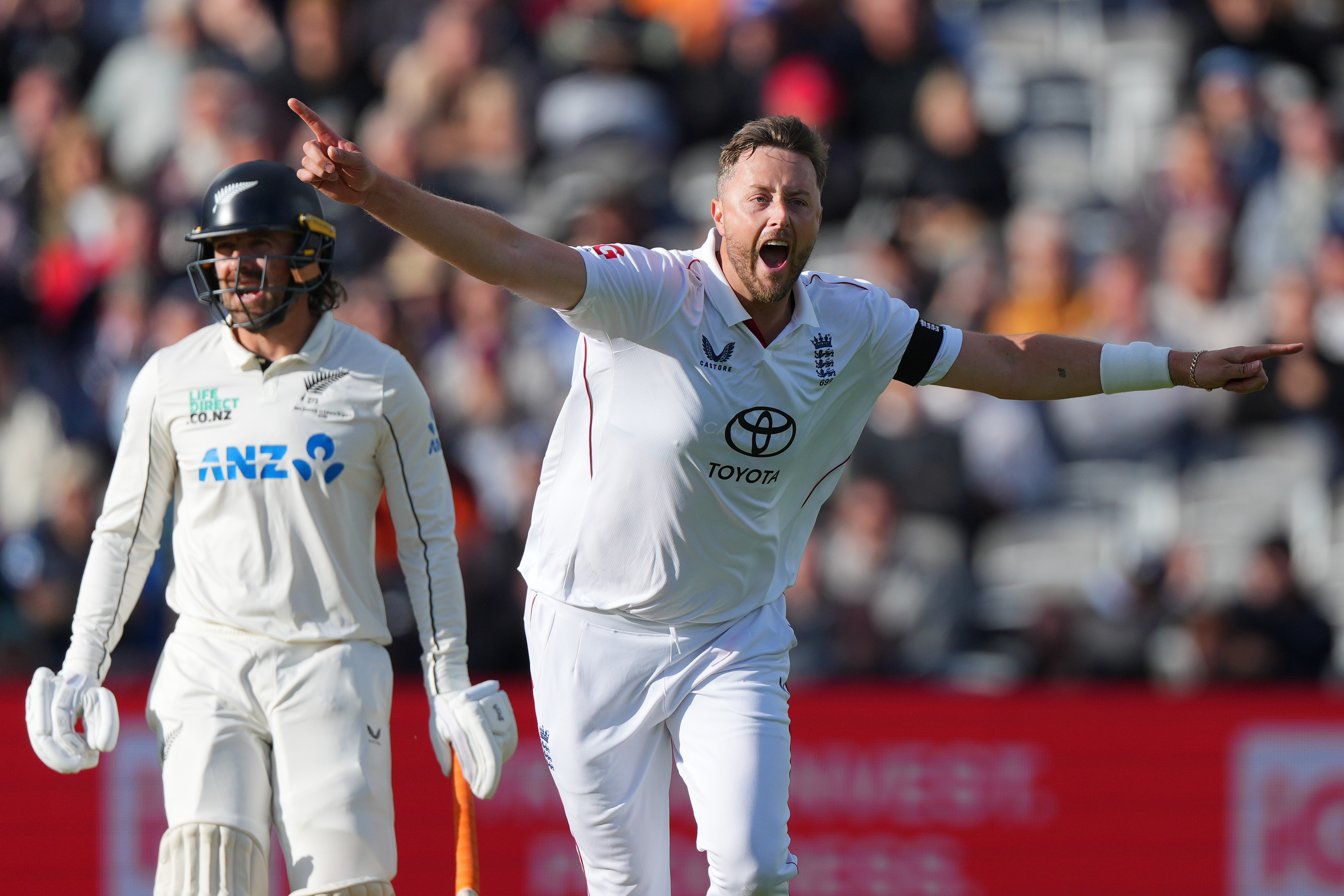 England's Robinson takes 4-10 as New Zealand slumps to 61-6 at Lord's