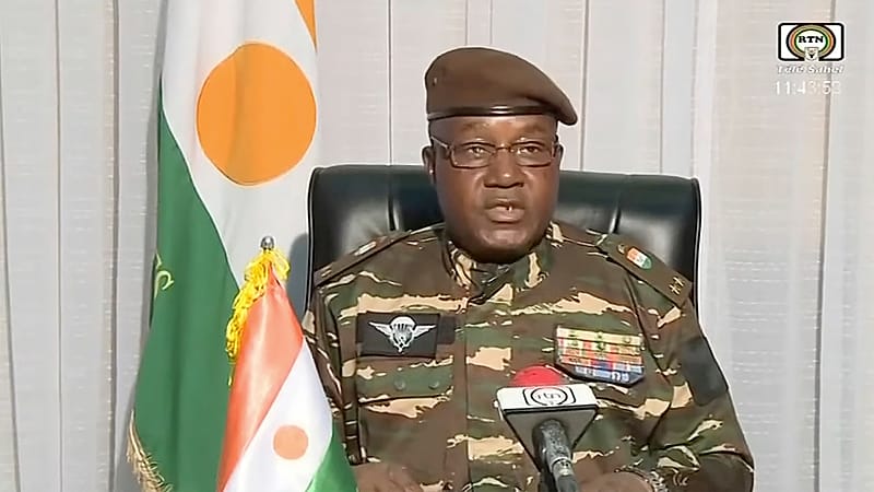 Le général Abdourahmane Tiani fait une déclaration, le 28 juillet 2023, à Niamey, au Niger.