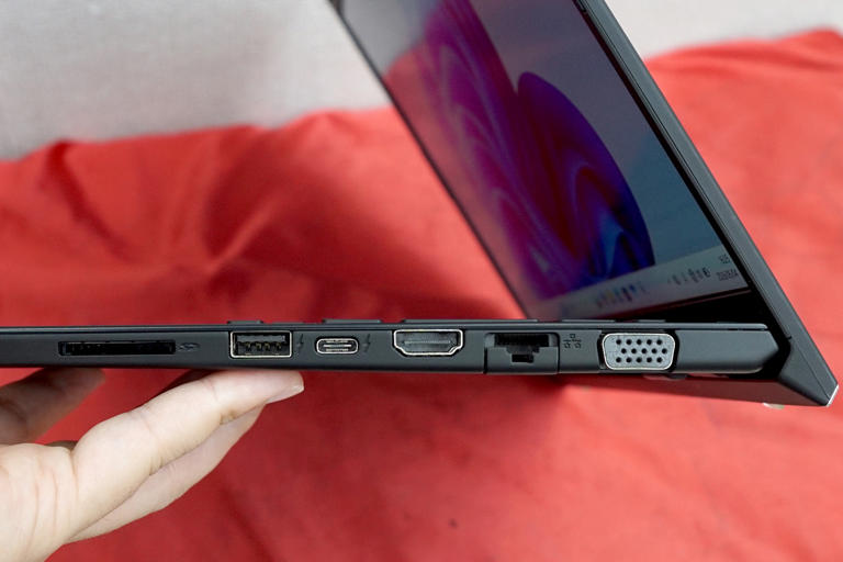 第10世代Core/16GBメモリ搭載の14インチVAIOノートが39,800円! 中古PC