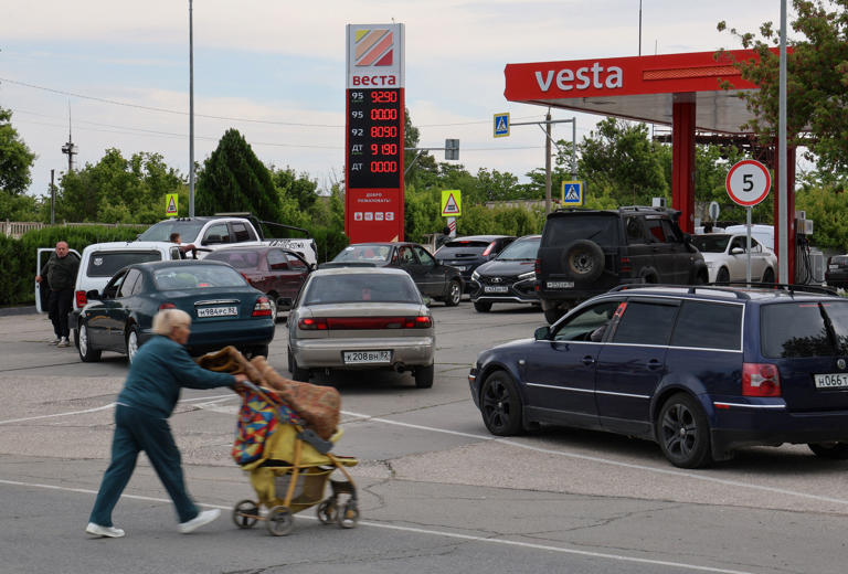 Cars queue for fuel at a gas station in Crimea (Reuters)