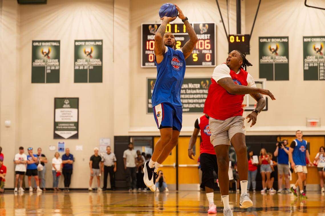 Travis Releford hits game-winning 3, earns MVP honors at KU's Roundball ...