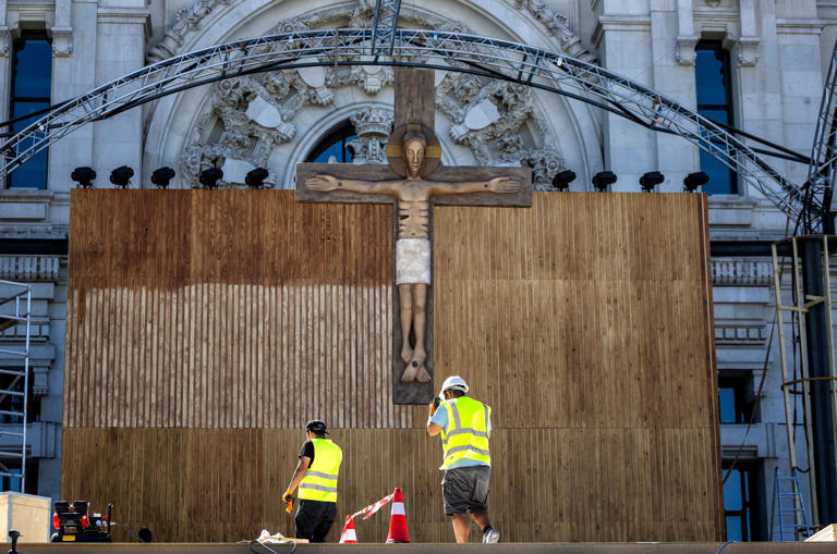 La programación de TV se vuelca en la visita del papa León XIV a España ...