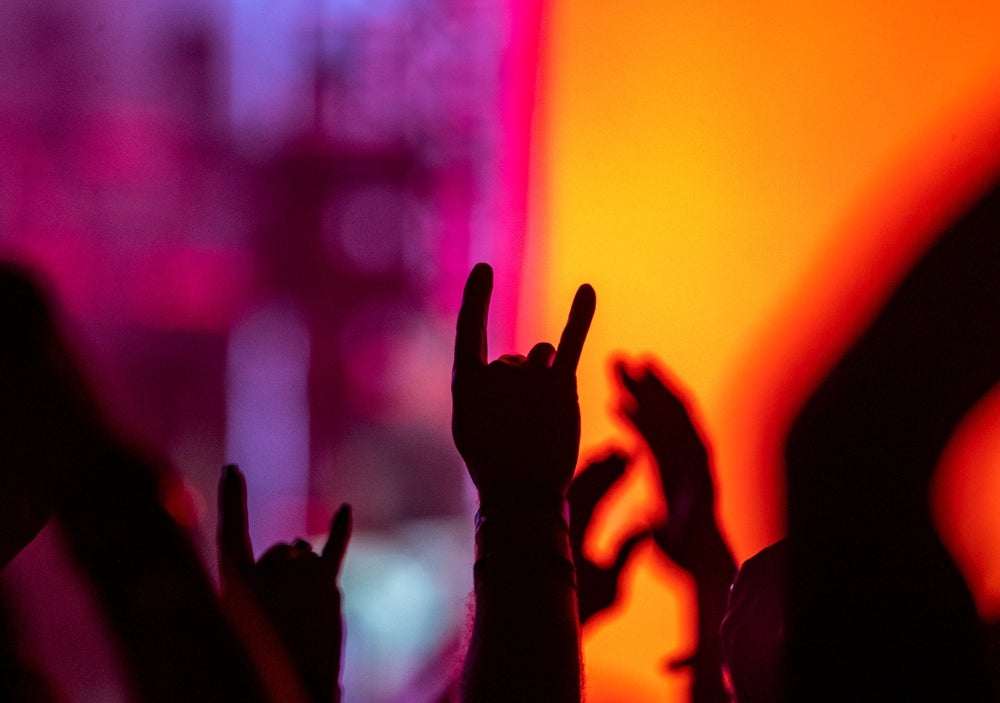 Fans rock out to Metallica performs \