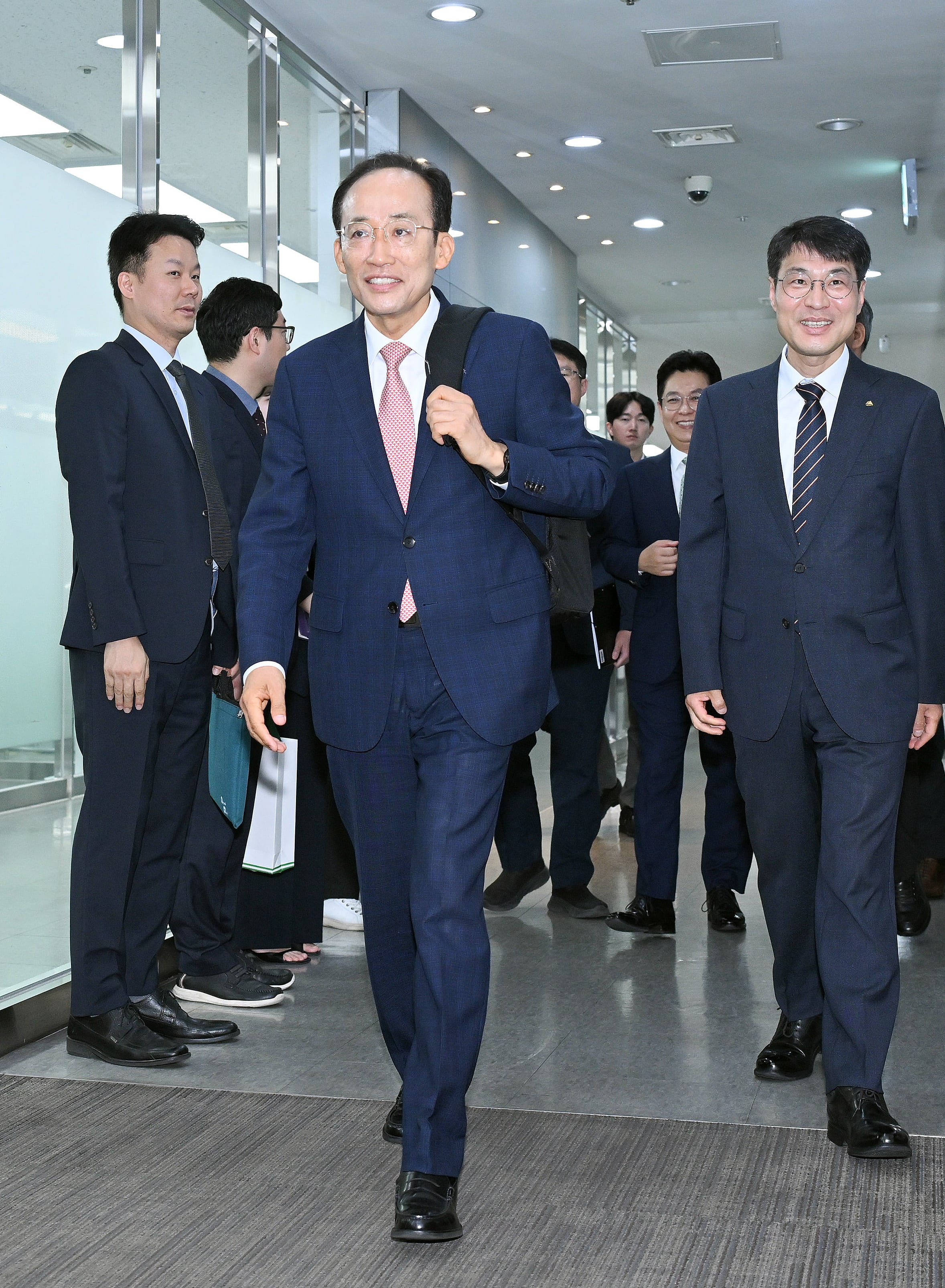 People Power Party mayor-elect receives Daegu project briefing