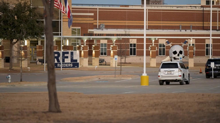 Assistant principal busted for allegedly offering to buy student booze ...