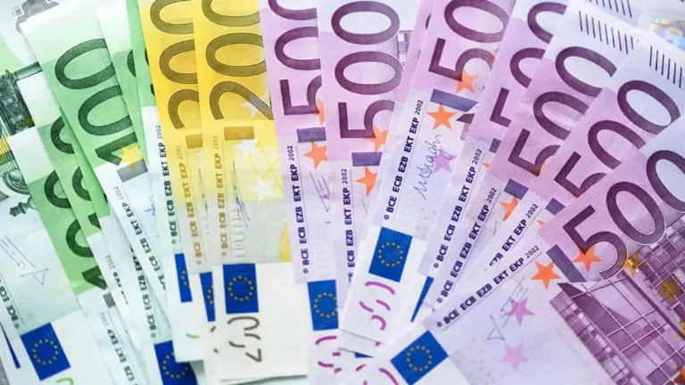 Banken gaan strenger kijken: mag jij straks niet meer in het rood staan?