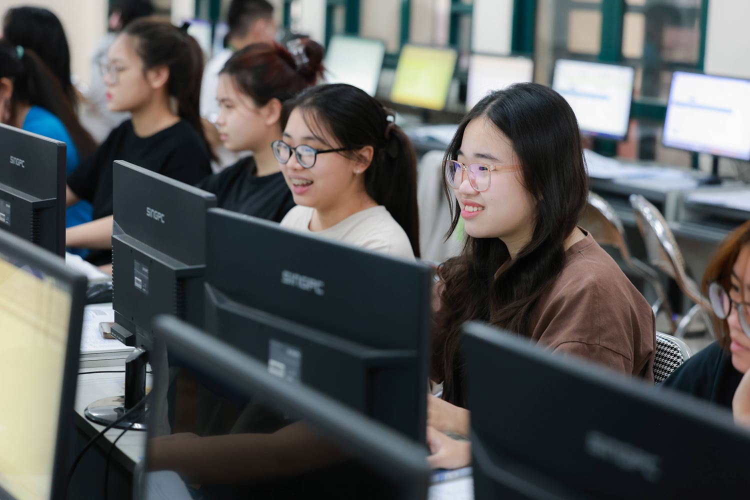 Tìm lời giải cho bài toán chọn ngành nghề của học sinh lớp 12