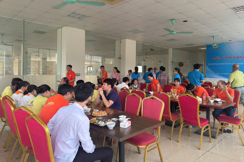 Bữa cơm Công đoàn ấm lòng lao động tại doanh nghiệp vận tải ở Lào Cai