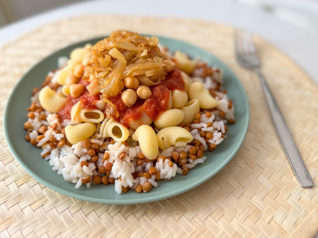 Kushari, el completo plato egipcio con pasta, arroz y legumbres ...
