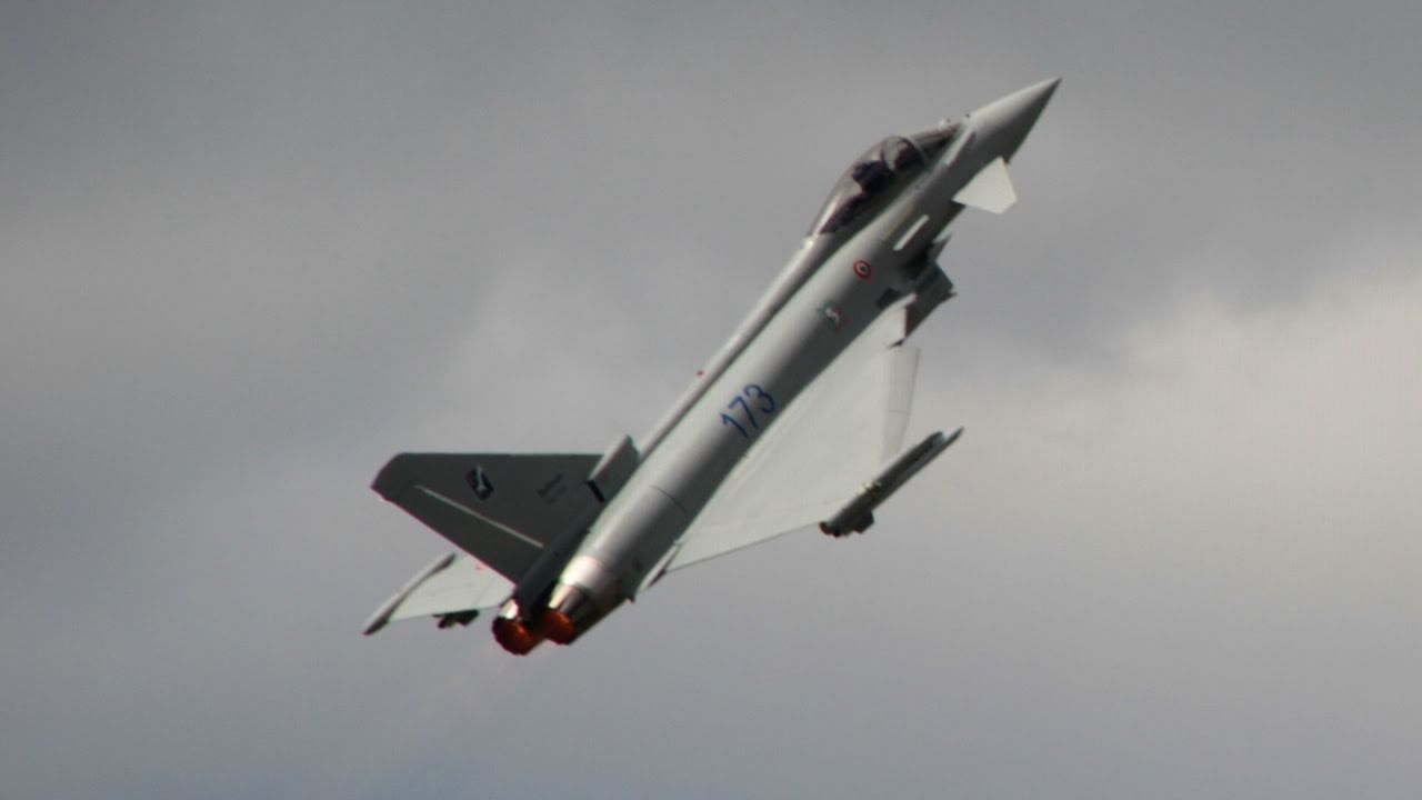 Watch this jet pull off an insane maneuver - it turns on a dime