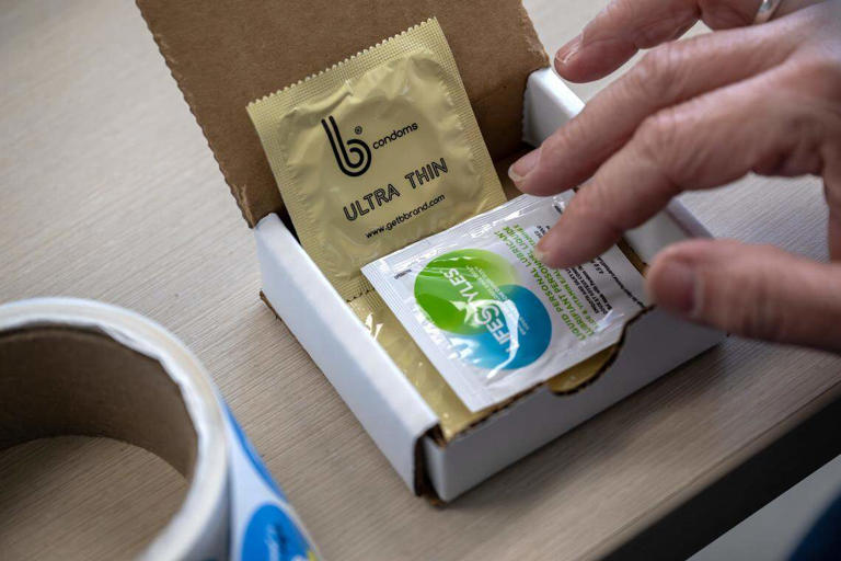 Planned Parenthood preps 5,000 safer-sex kits, with condoms, for KC ...