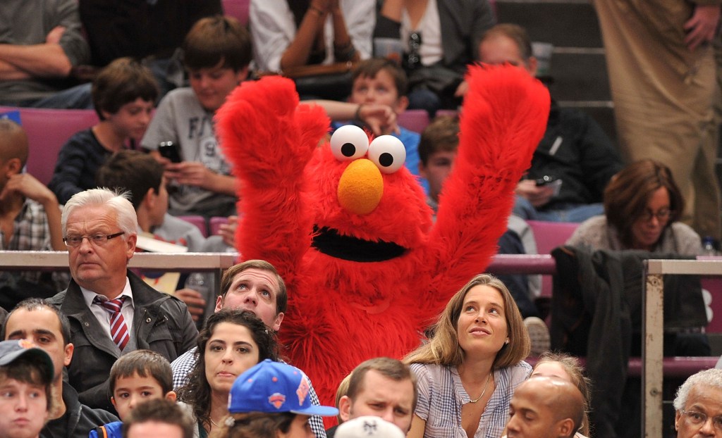 Knicks fans are feuding with the Spurs over Elmo