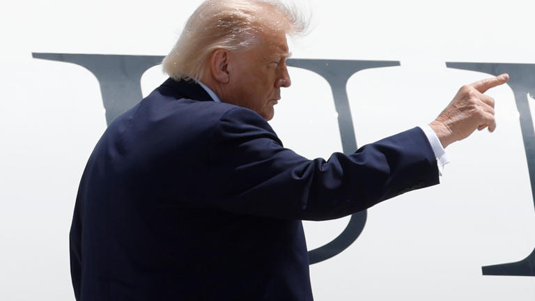 Un juez anula la política de Trump que pausó el proceso migratorio y de ...