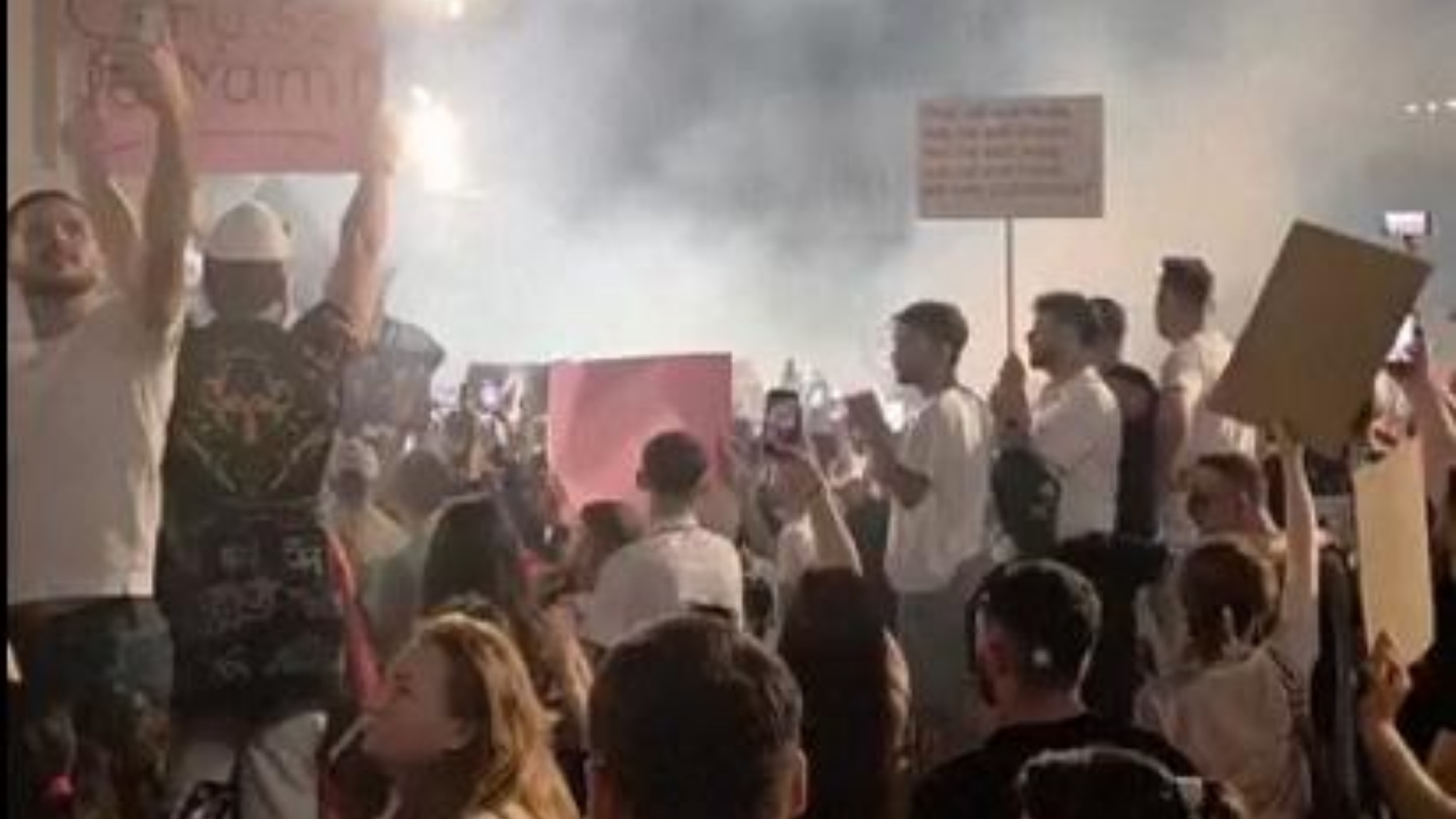 Rivolta in Albania, cortei contro l'ecomostro di Kushner e Rama