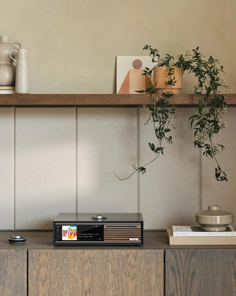 This vintage-inspired amplifier will make you want to get back into CDs ...