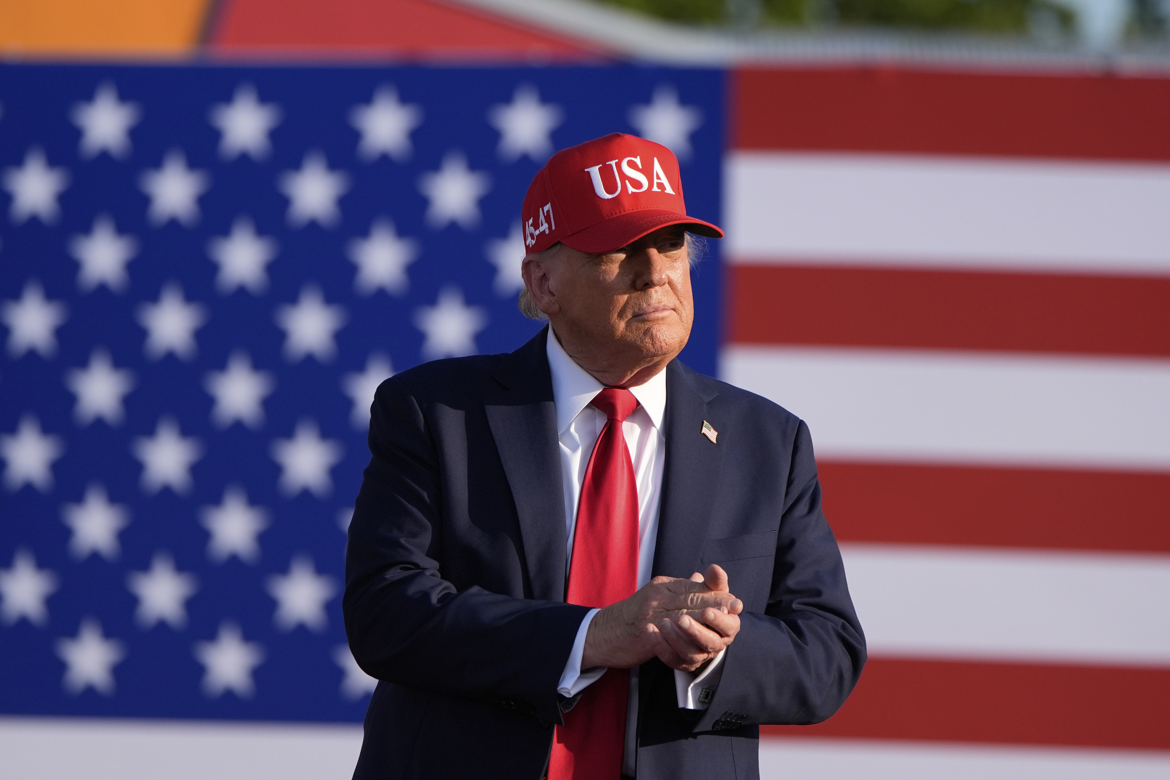 Ông Trump tổ chức siêu mít tinh thay thế concert quốc khánh