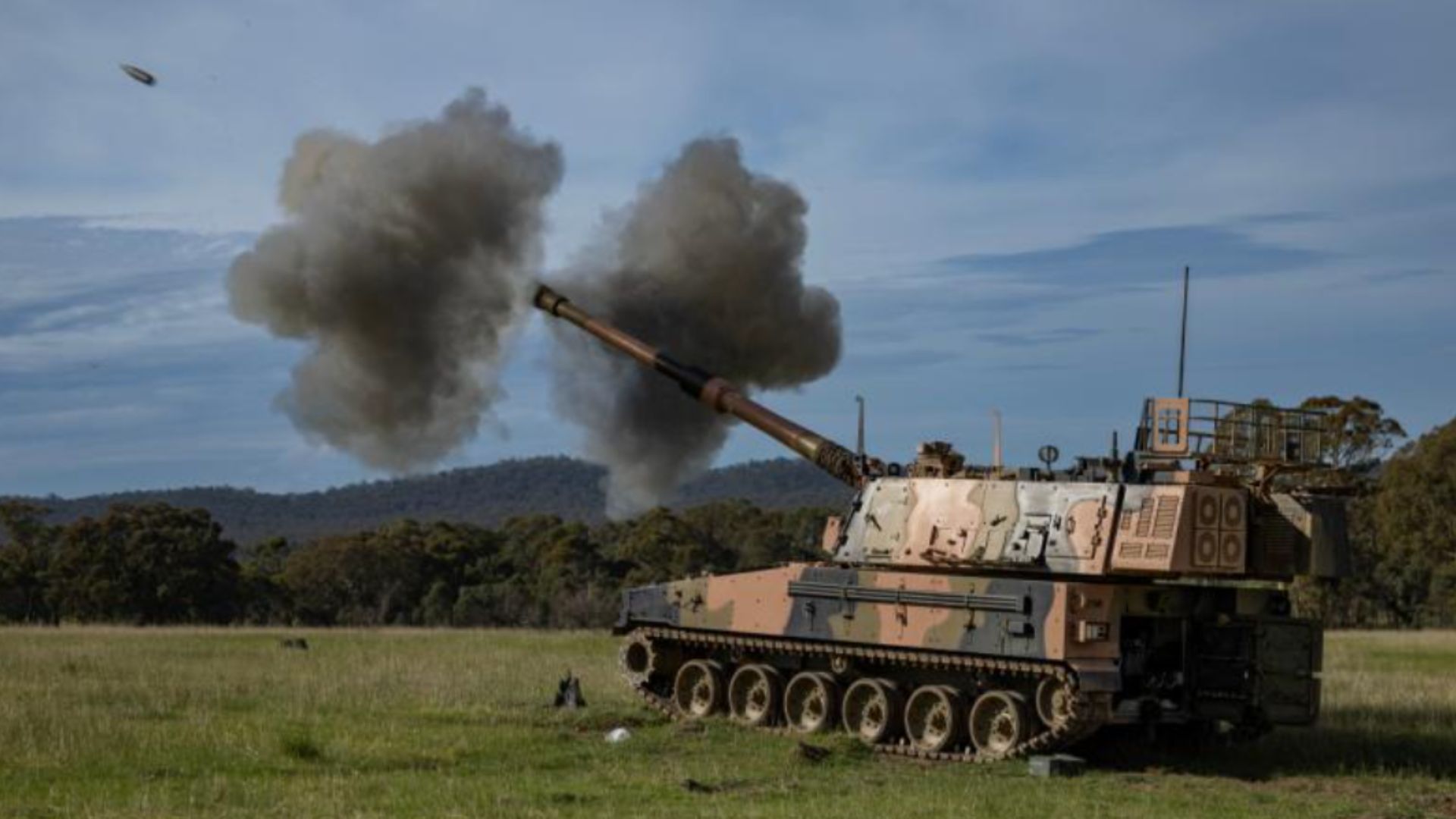 Australia fires domestically made AS9 howitzers designed for 25-mile ...
