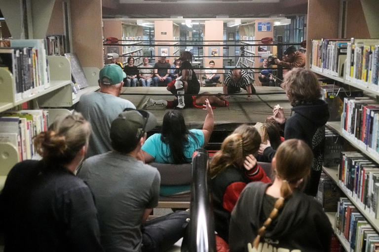 Wrestling matches provide an action-packed story time at US libraries ...