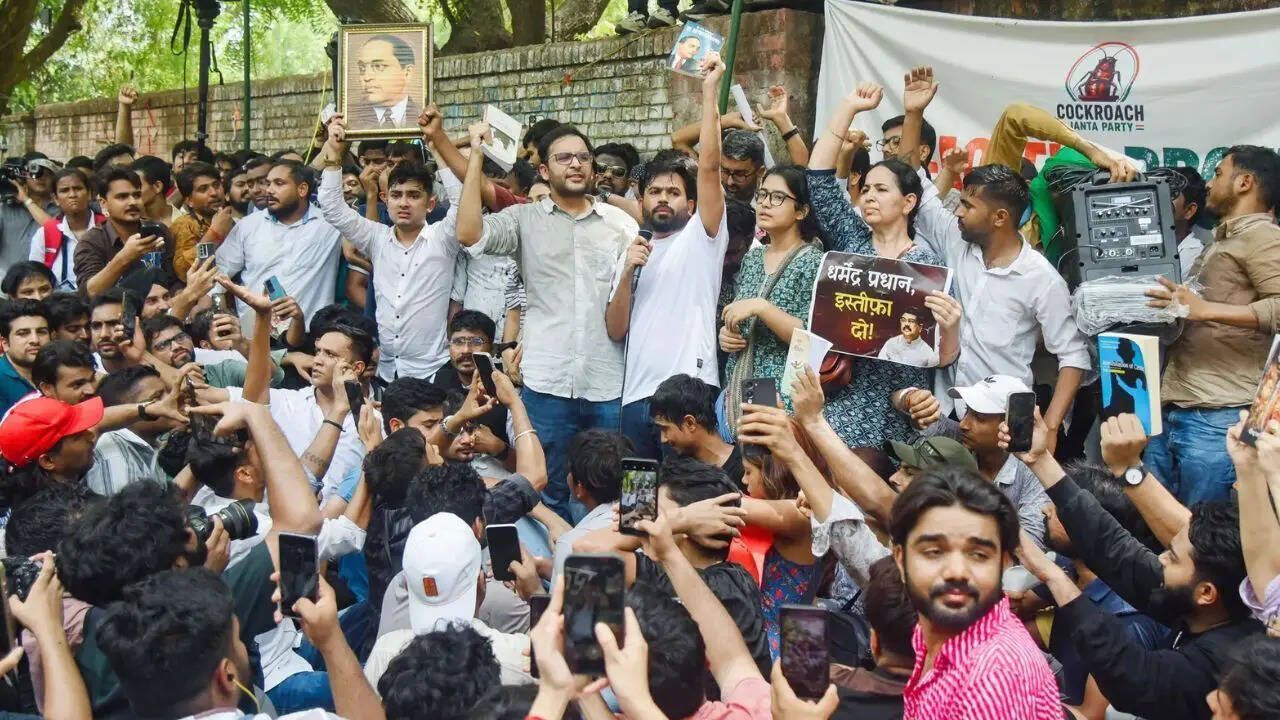 Police detained 6 to prevent confrontation between 2 groups during CJP ...