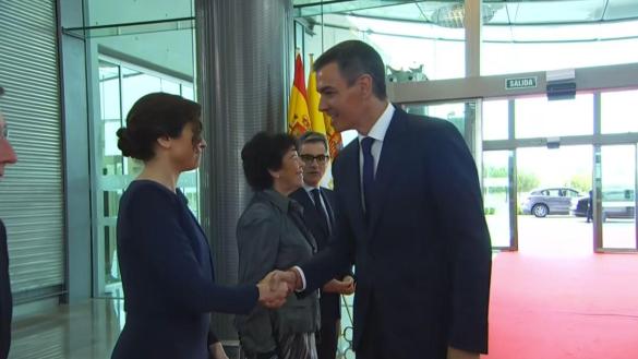 El frío gesto de Ayuso a Sánchez en la recepción al Papa que no pasó ...