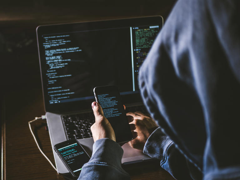 This ransomware gang doesn’t need your password — it sends someone to ...