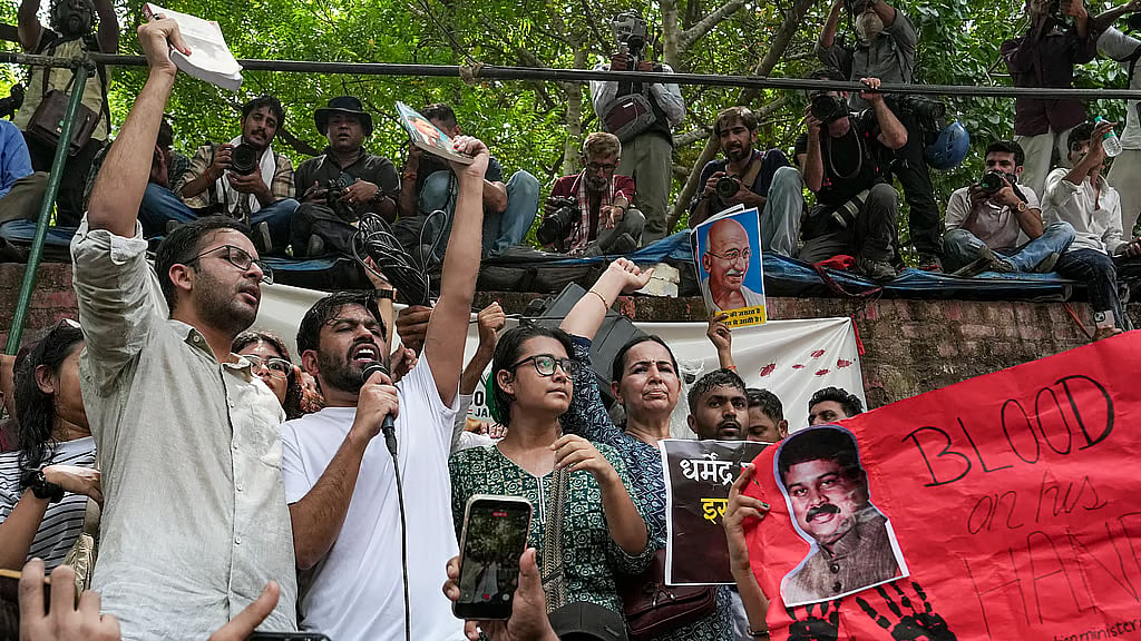 CJP protest gains momentum as hundreds rally at Jantar Mantar