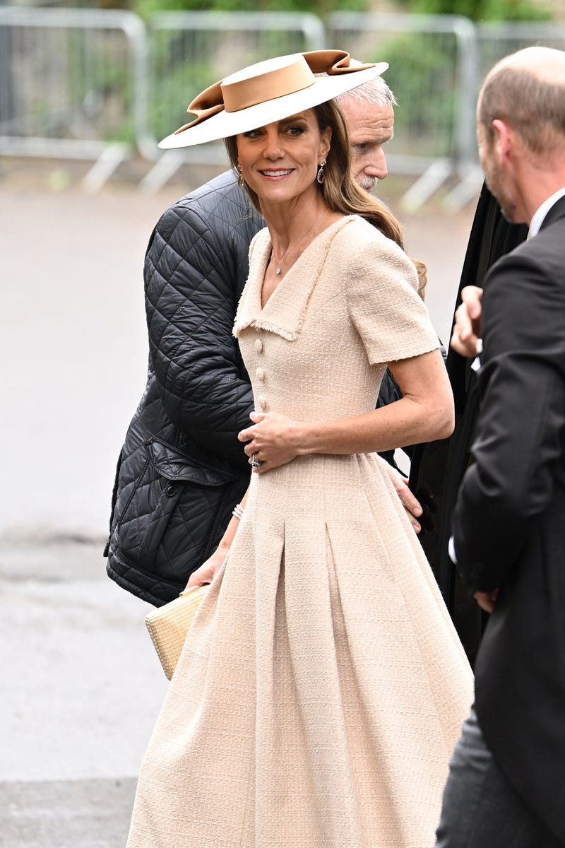 kate middleton casual dress Kate Middleton Dark Green Floral Garden Party Summer Midi Dress   opalroyaleclothing