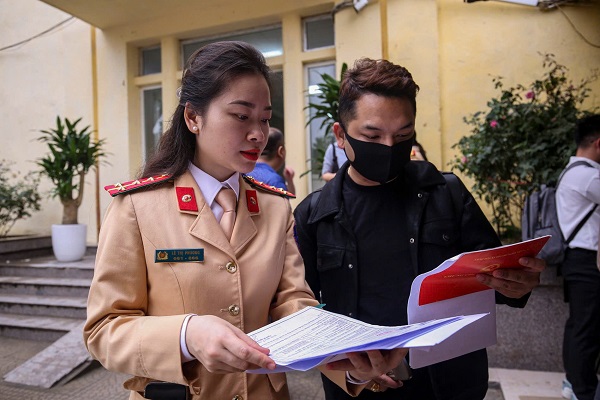 Bộ Công an trả lời công dân về đăng ký xe máy lần đầu online