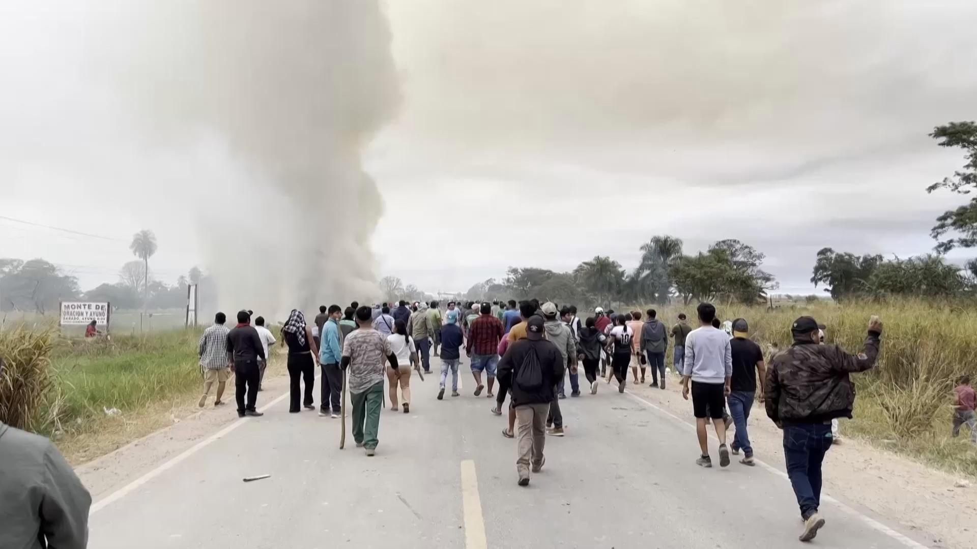 Protesters repel police operation to clear highway after 36 days of ...