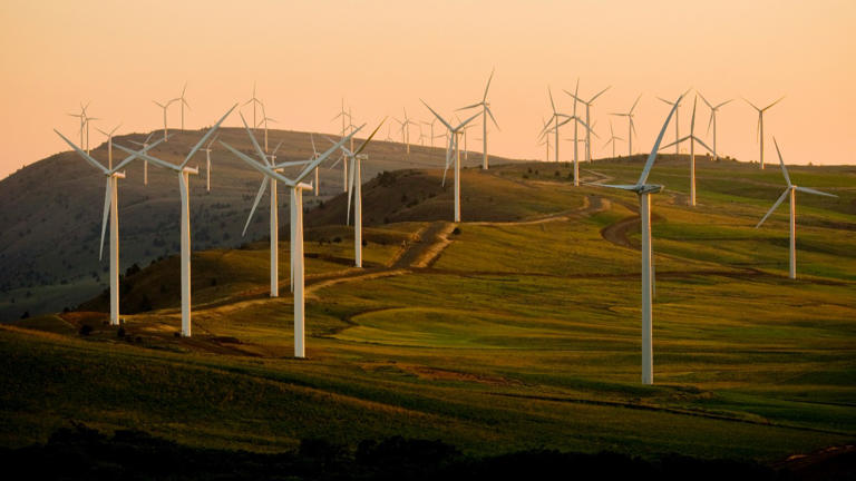 Texas now holds 96.4 gigawatts of clean power, nearing the 100-gigawatt ...