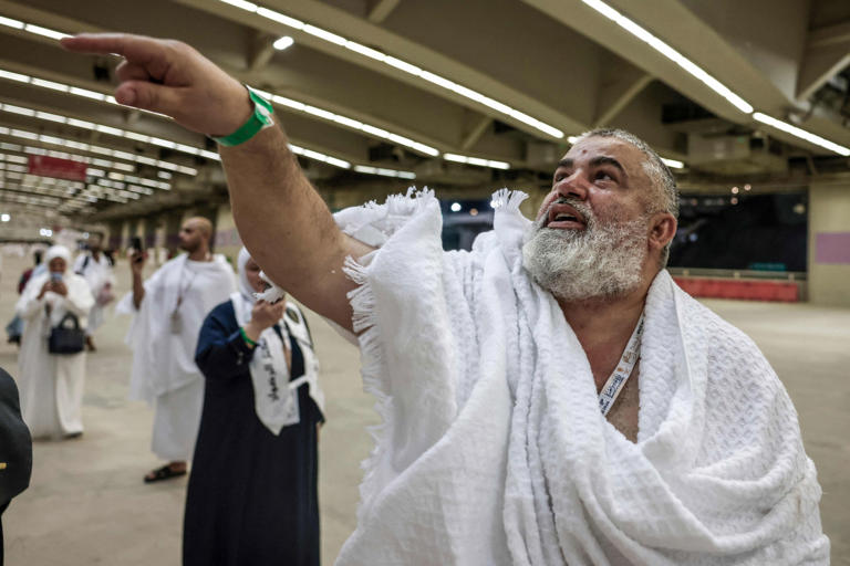 Pilgrims 'stone the devil' to mark end of Hajj and start of Eid