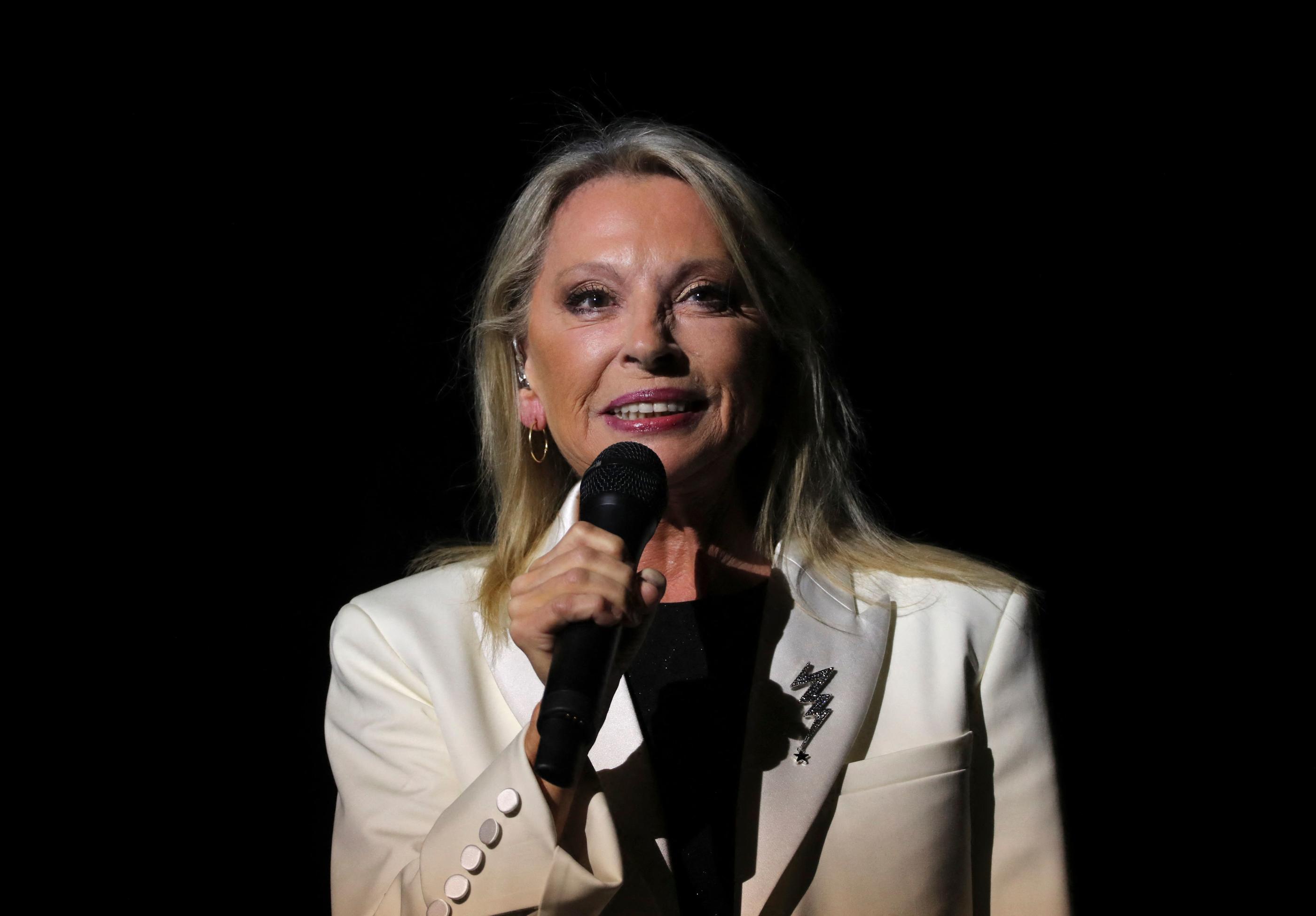 Je vais mieux  : Vronique Sanson donne des nouvelles rassurantes ...