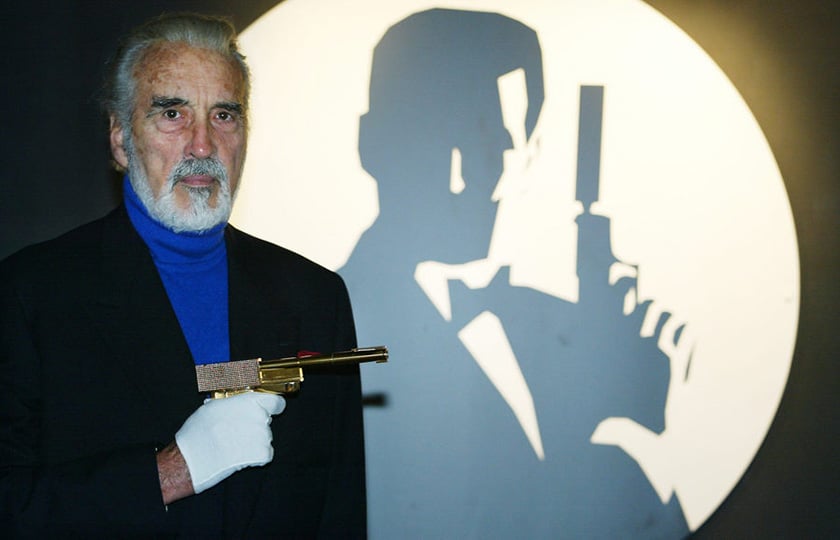 Στα εγκαίνια της έκθεσης «Bond, James Bond» στο Science Museum του Λονδίνου, 15 Οκτωβρίου 2002 (φωτ.: EPA / Adrian Dennis)