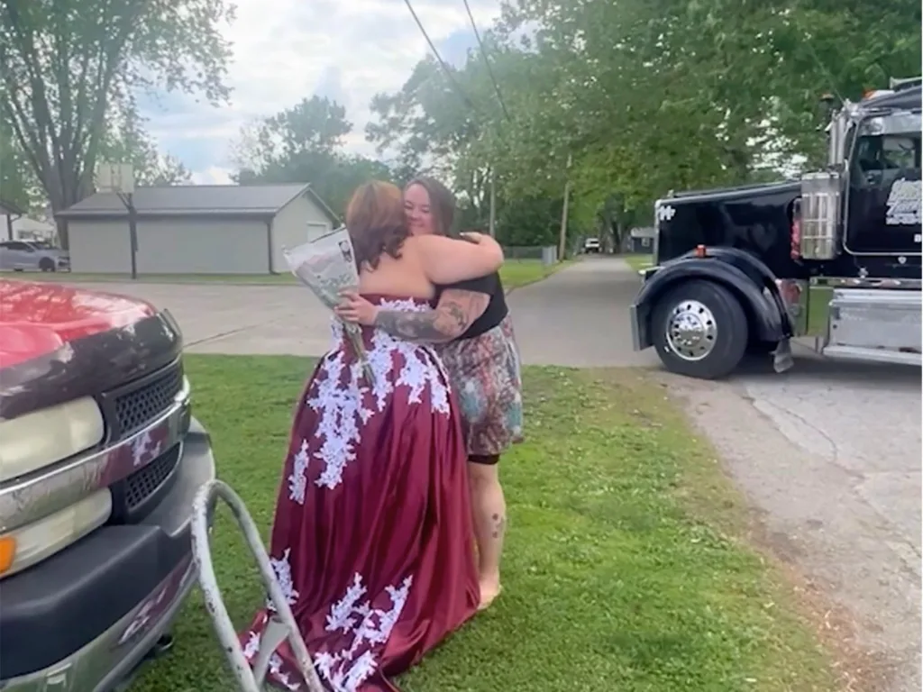 Teen gets emotional ride to prom in same truck her late father drove