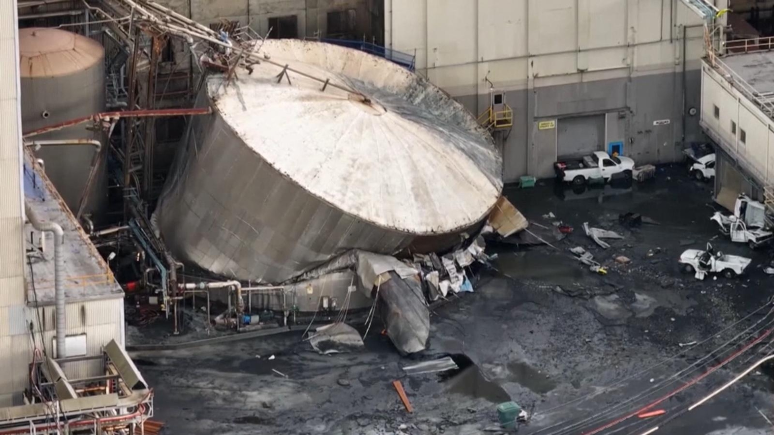 Urgent search for survivors after deadly factory accident